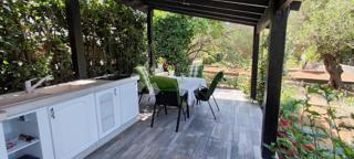 Luksuzno dvosobno stanovanje z vrtom in garažo, 200 m od morja