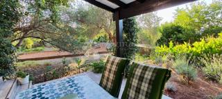 Luksuzno dvosobno stanovanje z vrtom in garažo, 200 m od morja