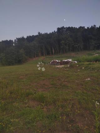 Gradbena parcela na mirni lokaciji