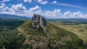 Zazidljivo zemljišče Gornja Ploča, Lovinac, 130.000m2