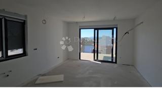 Stanovanje Okrug Gornji, Okrug, 73m2