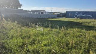 Stavbno zemljišče 474 m2 v industrijski coni v Marčani