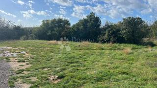 Zazidljivo zemljišče Šikići, Pula, 579m2