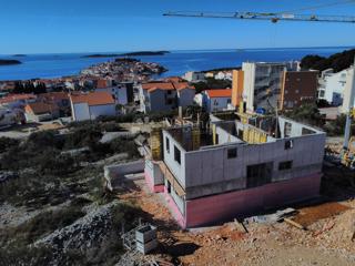 PRIMOŠTEN - VRHUNSKA LOKACIJA, STANOVANJE V PRITLIČJU