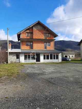 Hiša Donji Lapac, 250m2