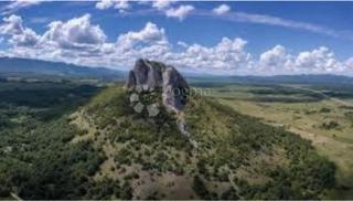 Zazidljivo zemljišče Gornja Ploča, Lovinac, 130.000m2