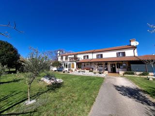 KARIGADOR - Hiša s 3 apartmaji 300m od morja