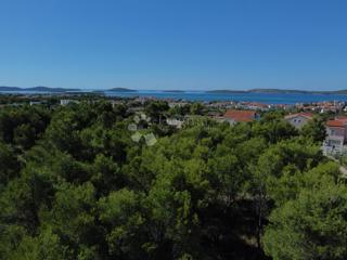 BRODARICA - GRADBENIŠKO ZEMLJIŠČE ZA VEČ STANOVANJSKIH OBJEKTOV