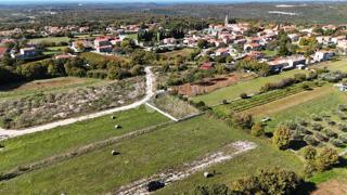 Zazidljivo zemljišče Kanfanar, 646m2