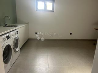 Hiša Orehovica, Rijeka, 180m2