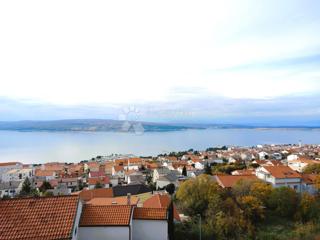 Samo pri nas, Crikvenica, novogradnja s parkiriščem