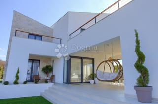 Hiša Žgombići, Malinska-Dubašnica, 390m2