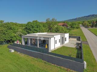 Hiša Buzet, 150m2