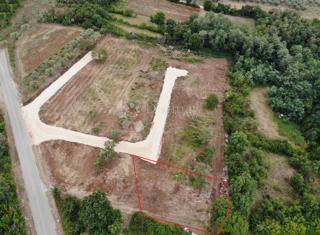 Zazidljivo zemljišče Brtonigla, 660m2