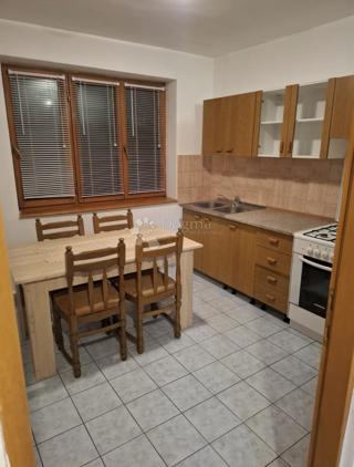 Stanovanje Donji Lapac, 58m2