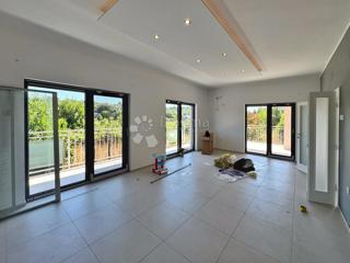 Hiša obdana z zelenjem na vrhunski lokaciji v PULI