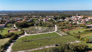 Zazidljivo zemljišče Kanfanar, 646m2