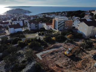 PRIMOŠTEN - VRHUNSKA LOKACIJA, STANOVANJE V PRITLIČJU