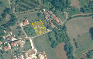 Gradbeno zemljišče s projektom in plačanimi komunalnimi storitvami