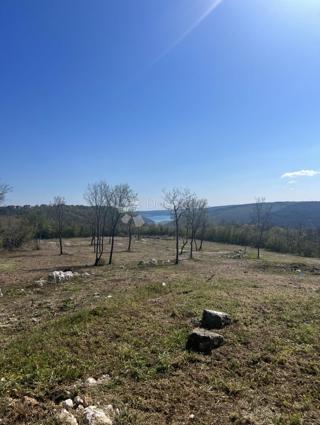 Zazidljivo zemljišče Kunj, Raša, 1.909m2