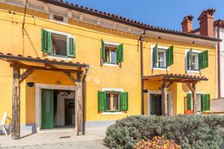 DVE AVTOHTONI POČITNIŠKI HIŠI - Marčana