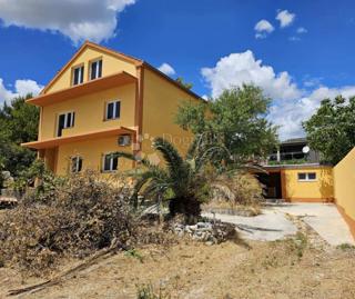 Hiša Kaštel Novi, Kaštela, 305m2