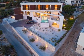 PRIMOŠTEN - VILLA, KI VAM BO VZEL DIH