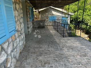 Čudovita hiša s pogledom na morje