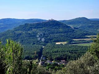 Končno gradbeno dovoljenje, zasebnost, pogled na Motovun