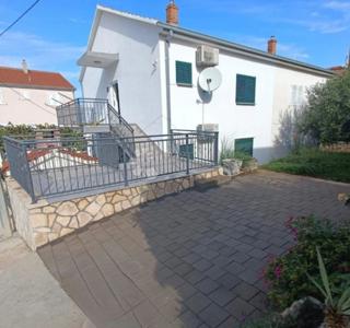 Hiša Okrug Gornji, Okrug, 100m2