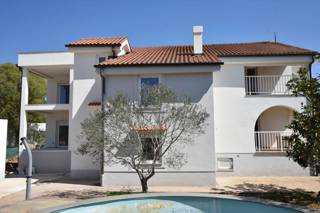Apartma s skupnim bazenom! Mesto Krk - okolica!