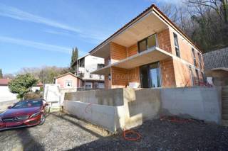 Stanovanje z vrtom in bazenom, novogradnja! Otok Krk