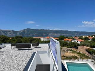 Hiša s strešno teraso in panoramskim razgledom! Otok Krk!