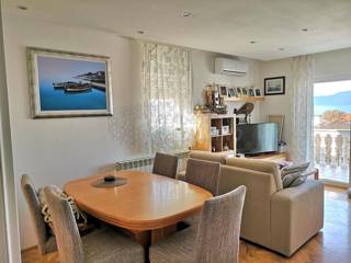 Dvoetažni apartma s pogledom na morje! Malinska!