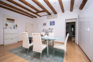 Čudovito urejeno in prostorno stanovanje v prvi vrsti ob morju v Šibeniku