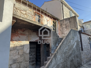 Stara kamnita hiša ob morju za obnovo na Murterju