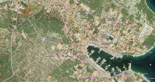 Gradbeno zemljišče z izdanim dovoljenjem za družinsko hišo velikosti 200 m2