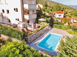 OPATIJA, IČIĆI - stanovanje 65m2 s teraso, pogledom na morje, vrtom in skupnim bazenom