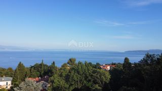 OPATIJA, OPRIĆ - zemljišče s pogledom na morje in projektom za 3 apartmaje