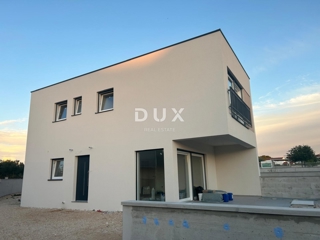 ŠIBENIK, PIROVAC - Sodoben dupleks z vrtom v novogradnji