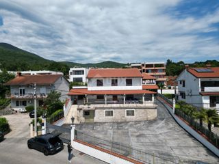 OPATIJA, POBRI - dobro vzdrževana vila 542m2 z velikim potencialom s pogledom na morje in vrtom 1200m2