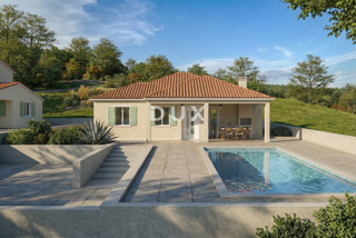 ISTRA, PIĆAN - Lepa enonadstropna hiša z bazenom v mirnem okolju