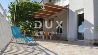 NOVI VINODOLSKI - hiša v mirnem okolju s 5 apartmaji