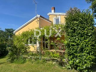 ISTRA, VALTURA (LIŽNJAN) - Hiša z dvema apartmajema in pogledom na morje v zeleni oazi!