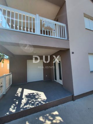 ZADAR, VIR - PROSTORNO APARTMA S TERASO, 500 M OD PLAŽE!