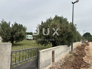 ZADAR, TURANJ - Urejeno gradbeno zemljišče, obdano z zidom!