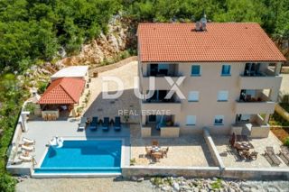 OTOK KRK, KLIMNO - vila 365m2 s 6 apartmaji, čudovitim pogledom na morje in bazenom + 700m2 površine