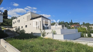 OPATIJA, LOVRAN - luksuzno stanovanje 141m2 z bazenom, 300m od morja