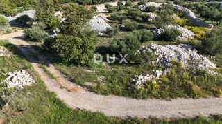 OTOK KRK, MESTO KRK - Zemljišče s pogledom na morje 758m2 - PRILOŽNOST!