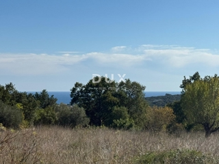 ISTRA, PERUŠKI - Gradbeno zemljišče s pogledom na morje